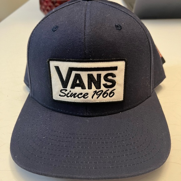 Men’s cap bundle. - Picture 2 of 6